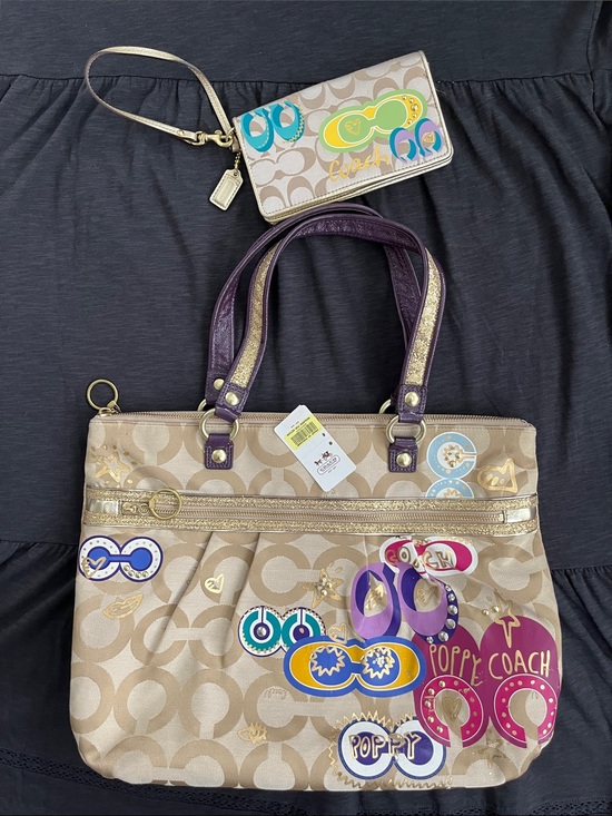 Coach Handbags - EUC Coach Poppy Graffiti Beige Signature Canvas Tote & Wallet/Wristlet